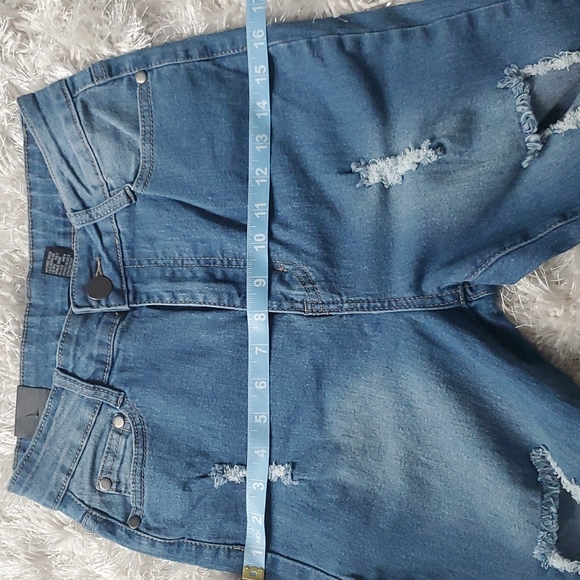 BNWT Distressed Jeans - Picture 7 of 8